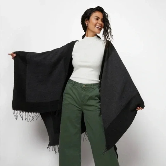 Isaac Mizrahi Cape, Black & Grey, NWOT, One Size - Picture 2 of 7